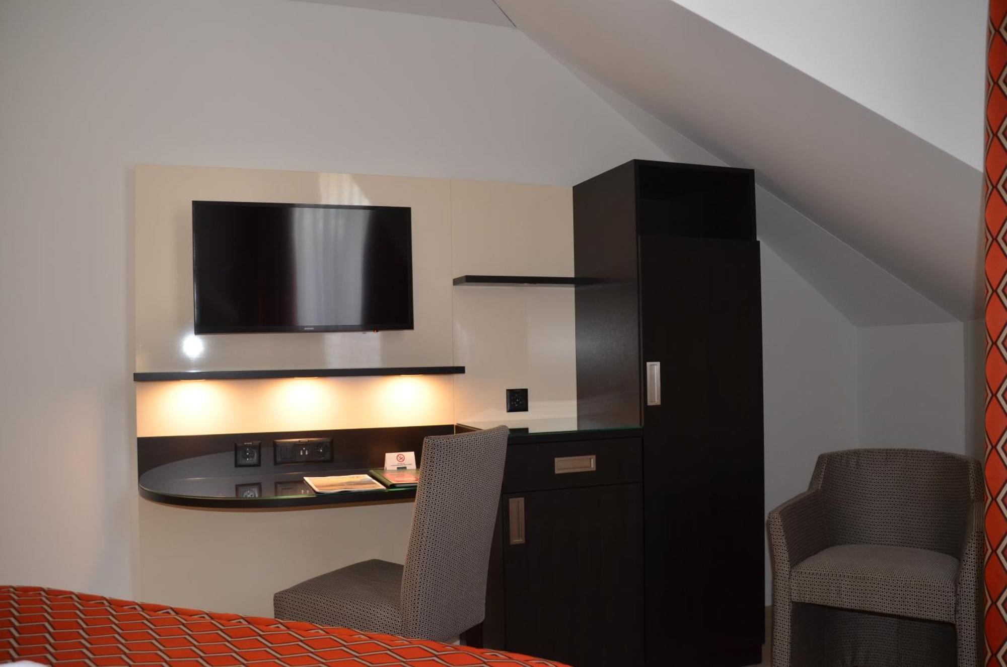 Grand Europe Hotel 4*