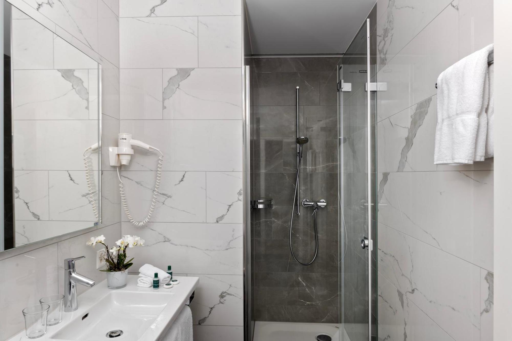 Grand Europe Hotel 4*